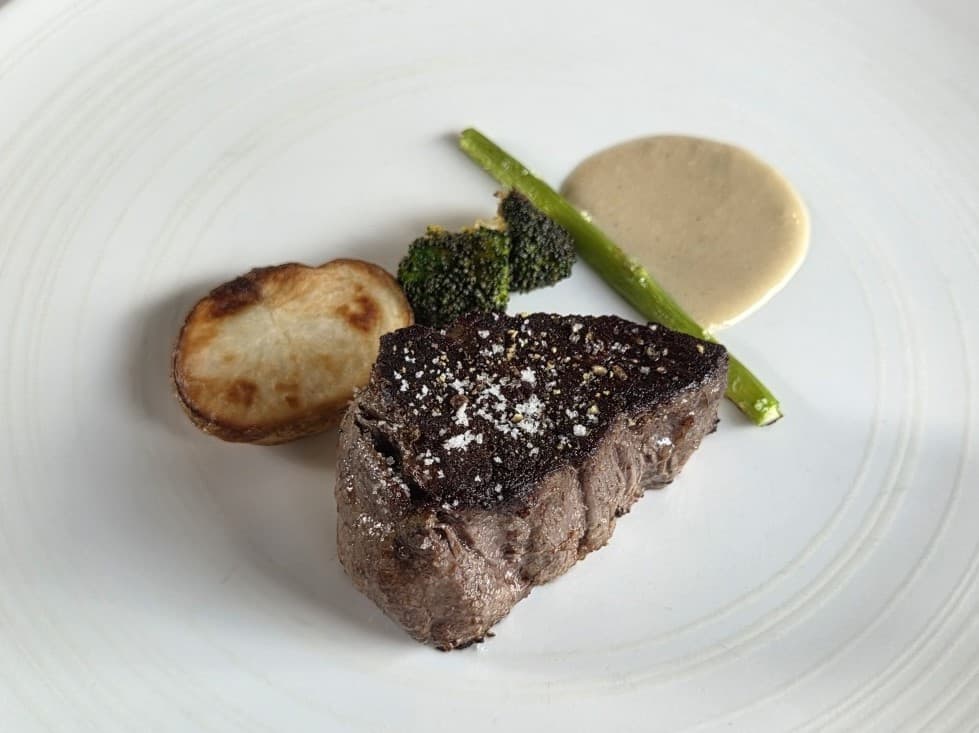 [서울/서래마을] 라싸브어 - 심플하지만 아주 잘 구워진 스테이크